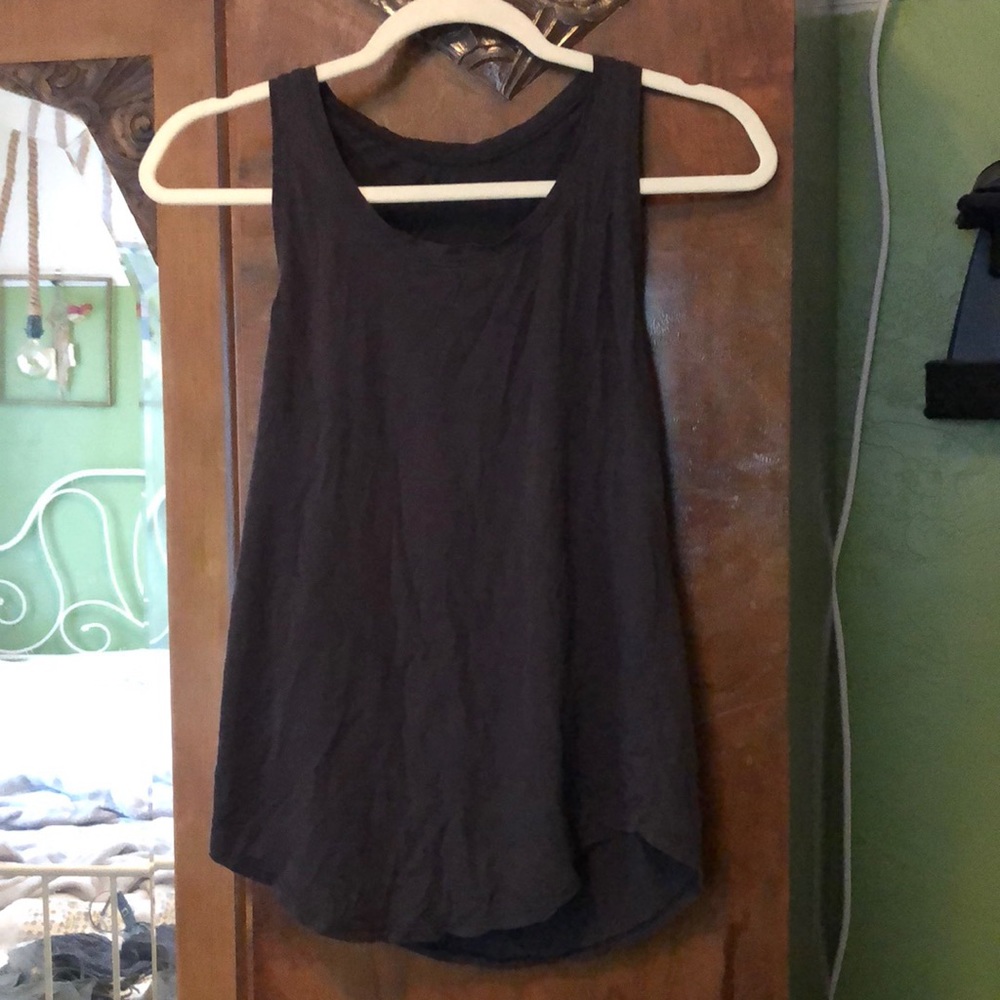 Lululemon love tank size 4